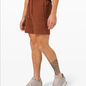 lululemon At Ease Shorts Smoky Red/Black Small